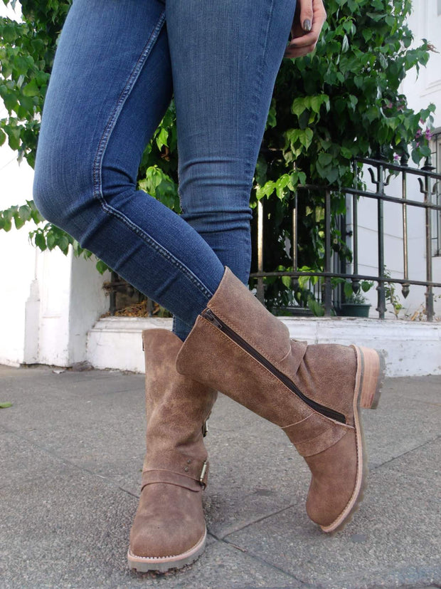 Bootie Savanna Café